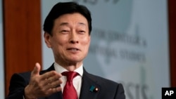 2023年1月5日,日本经济产业大臣西村康稔在华盛顿战略与国际研究中心发表讲话。(美联社照片)