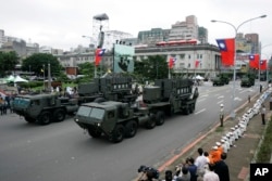 资料照:在台北参加双十节庆祝活动的美制爱国者地对空导弹防御系统。(2007年10月10日)
