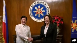 11月21日,美国副总统哈里斯和菲律宾总统小马科斯在马尼拉总统府会晤。