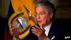 厄瓜多尔总统拉索在厄瓜多尔驻美国使馆接受法新社的采访(2022年12月20日)