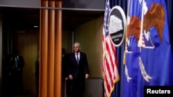 美国司法部长加兰德在联邦司法部出席记者会(2022年11月18日)