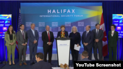 参议院外交关系委员会首席共和党议员里施和民主党成员沙欣11月18日至20日率领7位参众两院两党成员前往加拿大出席哈利法克斯国际安全论坛,并召开记者会。(记者会视频截图)