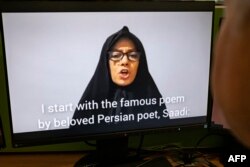 11月27日,伊朗最高领导人哈梅内伊的外甥女莫拉德哈尼(Farideh Moradkhani)因支持伊朗抗议活动被捕。