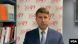 美国智库2049项目研究所高级主任易思安接受美国之音专访。(2022年11月30日,美国之音锺辰芳拍摄)