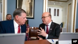 众院规则委员会两党议员准备将民主党人提出的控枪法案提交院会表决(2022年6月7日)