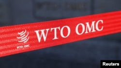 资料照:位于日内瓦的世界贸易组织大楼外的世贸组织标识