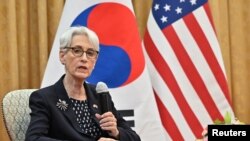 美国副国务卿谢尔曼2022年6月7日在访问首尔时见记者。(路透社)