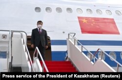 中国领导人习近平周三抵达哈萨克斯坦。(2022年9月14日)