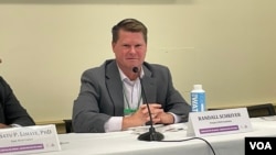 前美国国防部助理部长薛瑞福2022年9月20日在国会山参加东西方中心与台湾美国商会合作“台美伙伴紧密相连”项目启动炉边谈话。(美国之音锺辰芳拍摄)