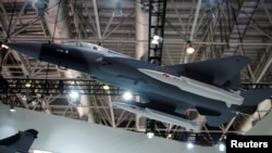 中国珠海航空展上展示的HD-1超音速导弹。(2021年9月29日)