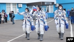 Các nhà du hành vũ trụ Nga chuẩn bị bay lên ISS hồi ngày 18/3/2022.