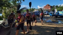 距离中国军演区域不到10公里的台湾离岛小琉球,民众参与水上活动,气氛如常 (照片来源:江东林)