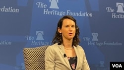 美国联邦参议院外交委员会资深专业幕僚拉拉·克劳奇2022年8月4日在华盛顿传统基金会谈《2022年台湾政策法》(美国之音锺辰芳拍摄)