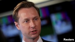 Ендрю Адамс, директор оперативної групи Мін'юсту США KleptoCapturе наголосив, що російське вторгнення кардинально змінило швидкість та рівень міжнародної співпраці у розслідуваннях дій російських олігархів.