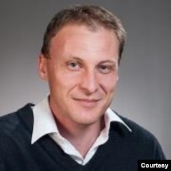 位于新西兰的惠灵顿维多利亚大学新西兰当代中国研究中心主任杨杰生(Jason Young)