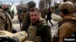 乌克兰总统泽连斯基2022年4月4日视察布查镇(路透社)