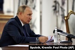 俄罗斯总统普京在乌兹别克斯坦撒马尔罕参加上海合作组织峰会期间与中国领导人习近平举行会谈时讲话。(2022年9月15日)