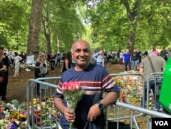 尼丁-山恩和他带给女王的鲜花