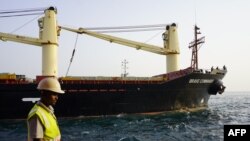 资料照片:2022年8月30日,一艘载有3万吨乌克兰小麦的联合国包机船抵达邻国吉布提,这些小麦将运往埃塞俄比亚,救助数百万饥饿人口。