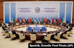 上海合作组织成员国领导人在乌兹别克斯坦撒马尔罕出席峰会。(2022年9月16日)