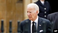 美国总统拜登抵达英国伦敦西敏厅参加英女王伊丽莎白二世的葬礼。(2022年9月19日)