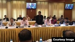 သြဂုတ်လ ၁oနှင့်၁၁ ရက်ကျင်းပတဲ့ ခြောက်ကြိမ်မြောက် ငြိမ်းချမ်းရေးကော်မရှင် (PC) နှင့် နိုင်ငံရေးဆိုင်ရာညှိနှိုင်းဆွေးနွေးရေးကိုယ်စားလှယ်အဖွဲ့ (DPN) တို့ ရန်ကုန်မှာတွ့ဆုံခဲ့ကြစဉ် (ဓါတ်ပုံခရက်ဒစ်-နိုင်ငံတော်အတိုင်ပင်ခံရုံးညွှန်ကြားရေးမှူးချုပ်ဦးဇော်ဌေး)