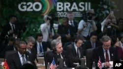 美国国务卿布林肯(前排中)2024年2月21日出席G20外长会议。(美联社)