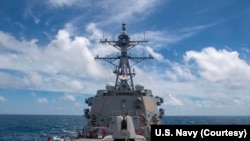 美国海军导弹驱逐舰“马斯廷”号2020年8月18日航行经过台湾海峡。(图片来源:美国海军太平洋舰队脸书)