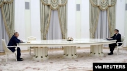 法国总统马克龙与俄罗斯总统普京在莫斯科讨论乌克兰危机(2022年2月7日)