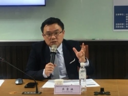 台湾政治大学外交系副教授吴崇涵(美国之音 陈筠摄)
