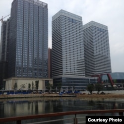 贵阳市的几座楼。活石教会在最右边那座大楼的24层。(活石教会成员提供)