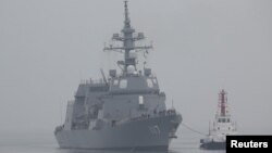 The Japan Maritime Self-Defense Force destroyer JS Suzutsuki (DD 117) arrives at Qingdao Port