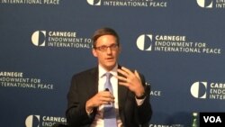 美国国务卿顾问乔莱特(Derek Chollet)资料照。 (美国之音莉雅拍摄)