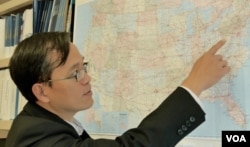 洛杉矶加大经济学家俞伟雄 (美国之音/国符)