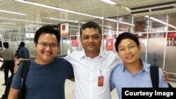 ကိုမင်းဇေယျာဦးနဲ့ ကိုခွန်လတ်တို့ နှစ်ဦးကို သူတို့ရှေ့နေMr Jyotirmoy barua နှင့်တွေ့ရစဉ် ( Mr Jyotirmoy barua facebook)