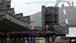 中国中船重工旗下的大连船舶重工集团在大连郊外长兴岛的造船厂。(美联社资料照片)