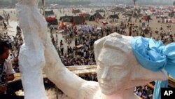 资料照:天安门广场的民主女神像。(1989年5月30日)