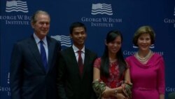 George W. Bush ရဲ့ Bush Institute ကစီစဉ်တဲ့ လွတ်လပ်မှုနဲ့ ခေါင်းဆောင်မှုဆိုင်ရာဖိုရမ် သင်တန်းဆင်းပွဲ George W. Bush ရဲ့ Bush Institute ကစီစဉ်တဲ့ လွတ်လပ်မှုနဲ့ ခေါင်းဆောင်မှုဆိုင်ရာဖိုရမ် သင်တန်းဆင်းပွဲ