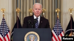 资料照:拜登总统2021年11月5日在白宫就美国的就业报告发表讲话。(路透社)
