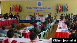 ၂၀၁၄ ခုနှစ်ဆန်းပိုင်းက ကရင်ပြည်နယ်အတွင်း ကျင်းပခဲ့တဲ့ KNPP ပါဝင်တဲ့ တိုင်းရင်းသားလက်နက်ကိုင် ၁၇ ဖွဲ့ အစည်းအဝေးမှတ်တမ်းဓာတ်ပုံ။ (ဓာတ်ပုံ-Lachid Kachin)