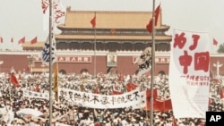 1989年中国青年人在北京天安门广场要求中共进行民主改革举行了一场声势浩大的学生运动。(1089年5月17日)