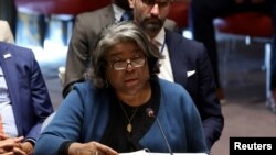 资料照片:美国常驻联合国代表琳达·托马斯-格林菲尔德在安理会发言。(2024年10月16日)