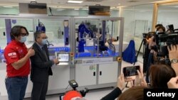 台湾的大江生医公司2020年4月发布自动化新冠病毒检疫设备,精确度达99.9%,单一机台能在24小时内,检测2000个以上的检测样本。(大江生医提供)