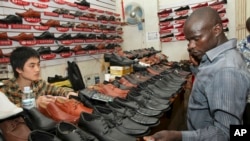 乌干达坎帕拉一家中国人开的鞋店。(2015年6月8日)