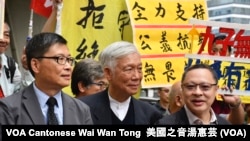 香港和平占中的三名发起人之一、香港资深民主人士朱耀明牧师(中)。(美国之音汤惠芸拍摄)