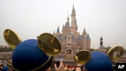 2016年6月16日,上海迪士尼乐园正式开幕时盛况(美联社图片)