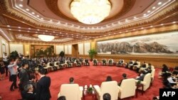 资料图片:中国总理李克强2018年9月12日在北京人民大会堂与日中经济协会代表会面。(法新社)