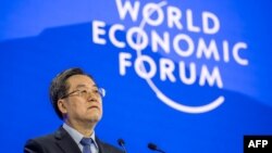 2025年1月21日,中国国务院副总理丁薛祥在达沃斯世界经济论坛(WEF)年会上讲话。