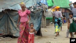 ရခိုင်ပြည်နယ် စစ်တွေမြို့ပေါ်က ဒါးပိုင်း ဒုက္ခသည်စခန်း မြင်ကွင်း။