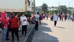 လုပ်အားခမရတဲ့ ထိုင်းက မြန်မာတရားဝင်လုပ်သားတွေ ဆန္ဒပြ လုပ်အားခမရတဲ့ ထိုင်းက မြန်မာတရားဝင်လုပ်သားတွေ ဆန္ဒပြ